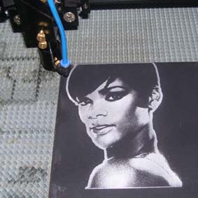 Лазерный гравер применительно к гравировке по камню.